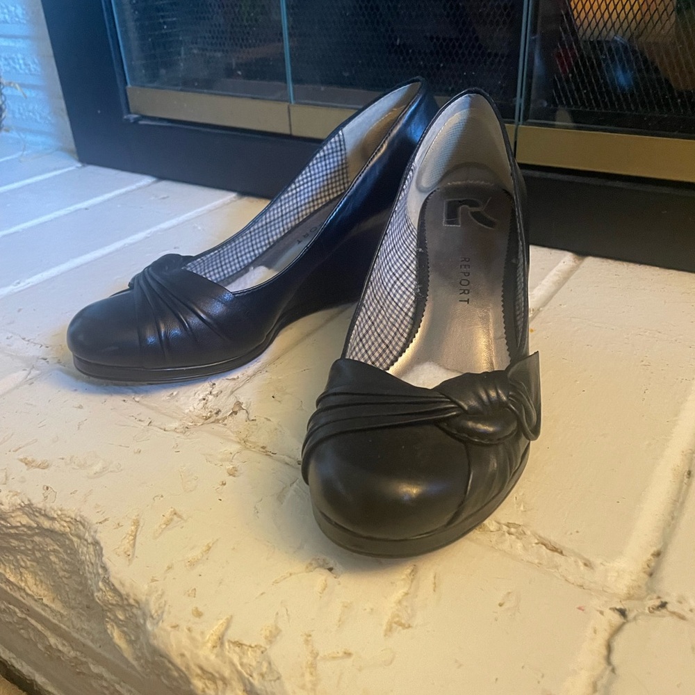 Report Black Wedge Shoe  Sz 7